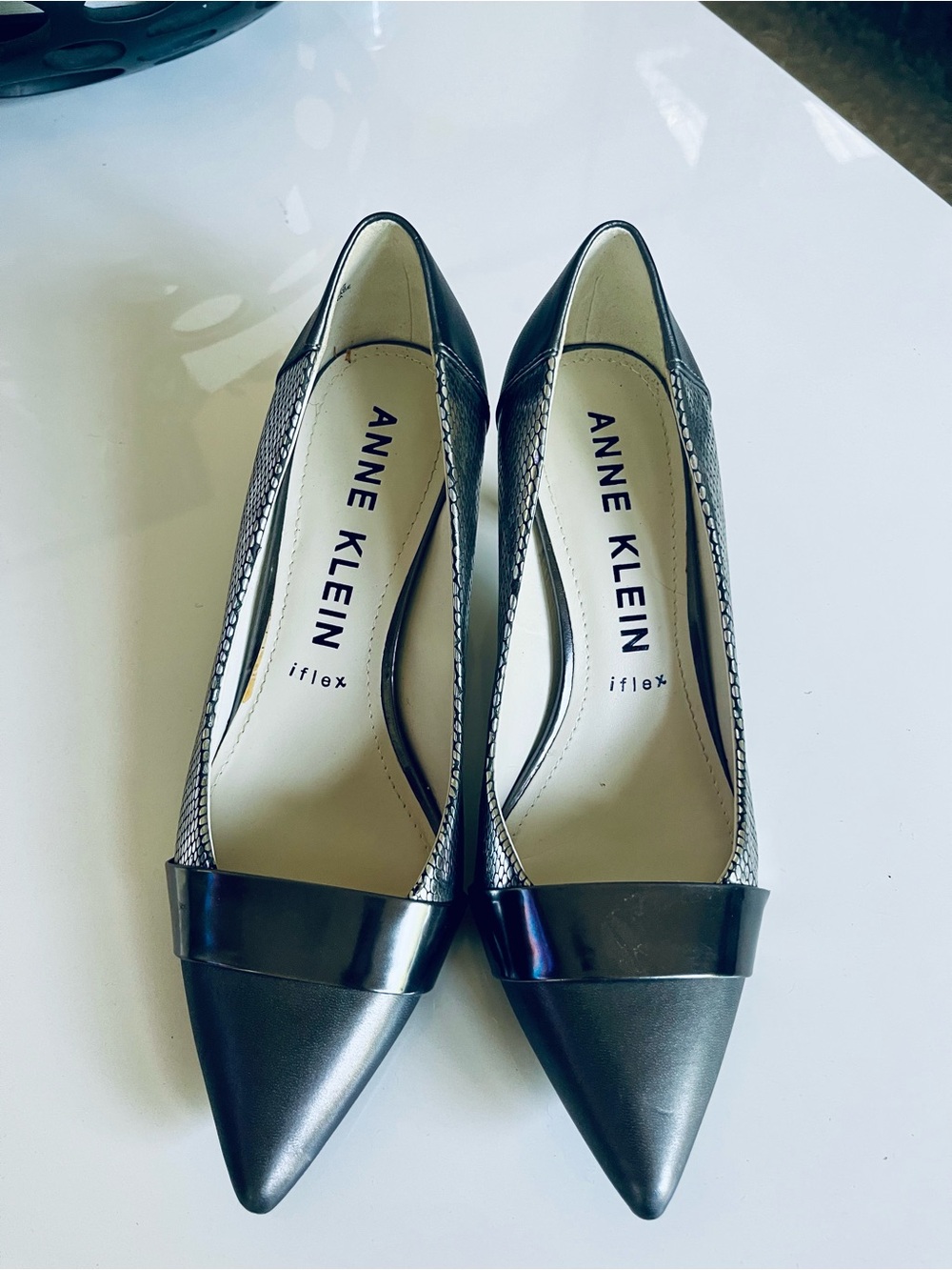 Anne Klein iFlex Silver Pointed-Toe Heels with Textured Sides - Sz 9!!